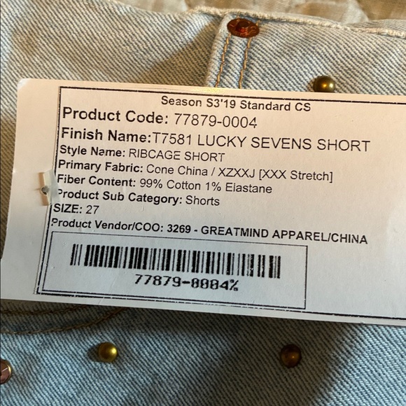 NWOT Levi’s Premium Ribcage Studded Denim Shorts - Picture 5 of 5
